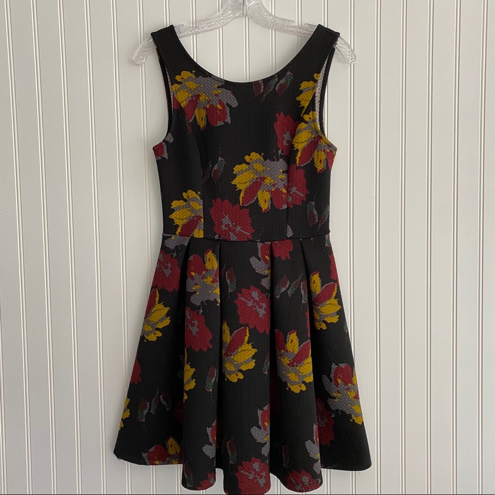 Lush sleeveless dress SIZE MEDIUM